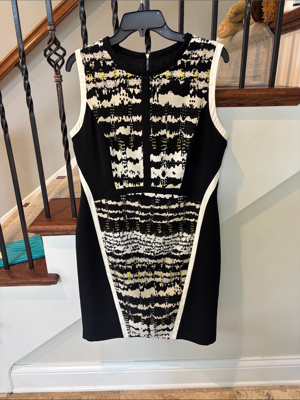Black and White Patterned Sleeveless Sheath Dress